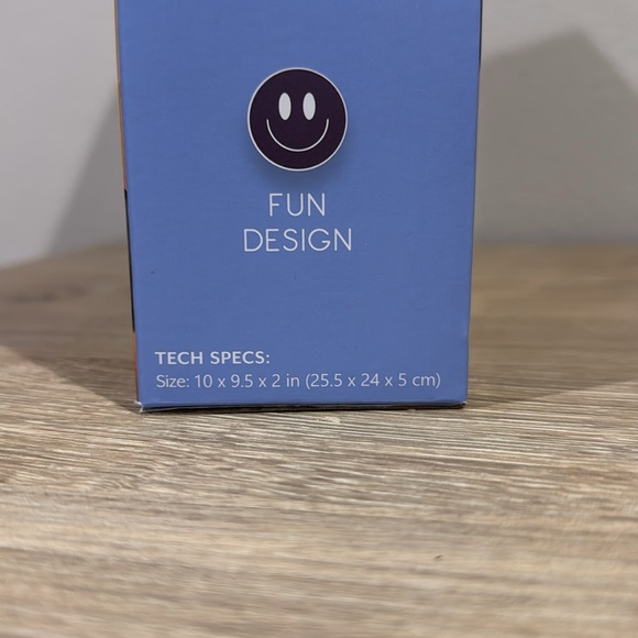 Colorways Smiley Face LED Night Light Room Wall Decor - Picture 4 of 4